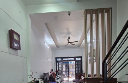 Nhà 5 tầng 60m2, hẻm 6m sát chợ Tân Hương, Tân Phú