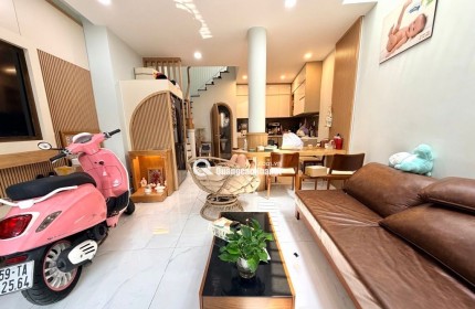 Hẻm Ô Tô - 3 Tầng đúc - Sát Mặt Tiền - Chỉ cách Quận 1 Cây cầu - 42m2 - Nhà mới vào ở ngay - P. Bình Lợi Trung