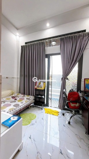  NHÀ ĐEP Q4. CAN GOC MAT TIEN DUONG SO. 2 TANG . CHI 5 TY NHINH