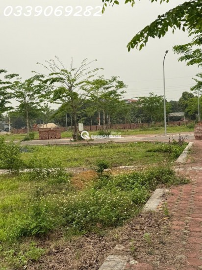 Tiết lộ lô đất 100m2 gần Đại học Quốc Gia, khu vực trung tâm Hòa Lạc. Phù hợp xây trọ, đầu tư sinh lời, kết nối Metro 5 – Quốc Lộ 21. Liên hệ xem đất