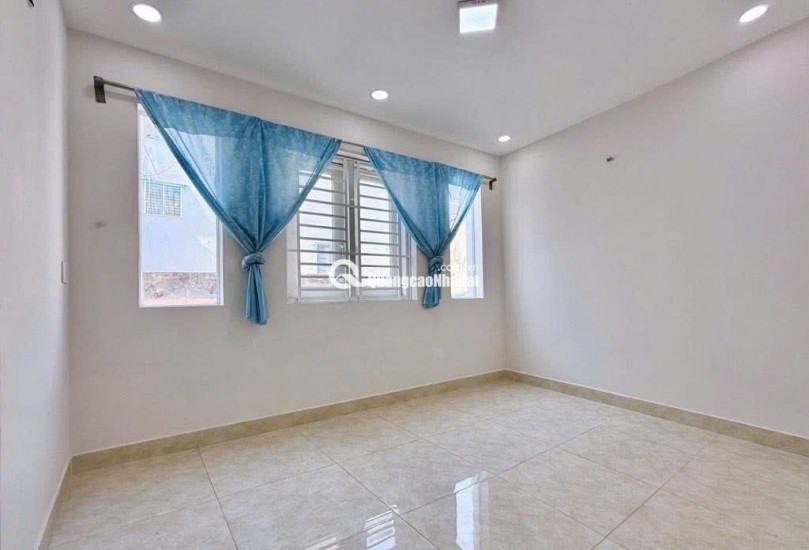 NGAY CÁCH MẠNG THÁNG 8 • MẶT TIỀN CC 53M• NGANG 4M NỞ HẬU • CHỈ 3.x tỷ