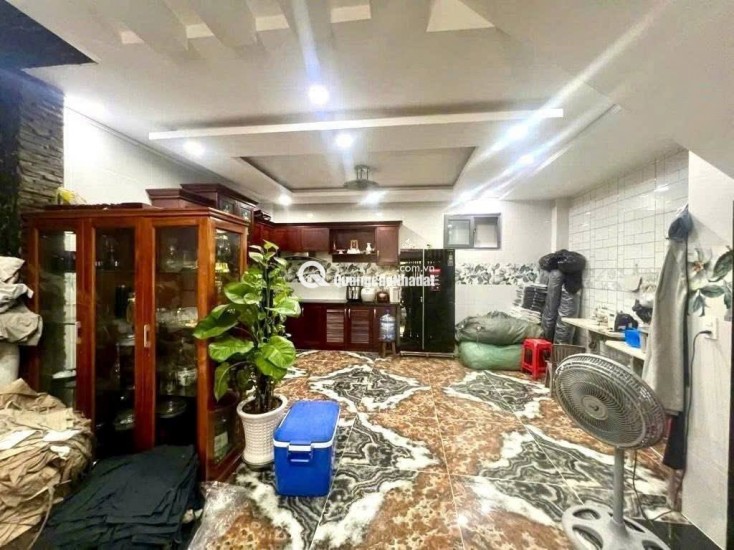 Ngay chợ Tân Hương, ngang 6m 5 tầng BTCT chỉ 11 tỷ