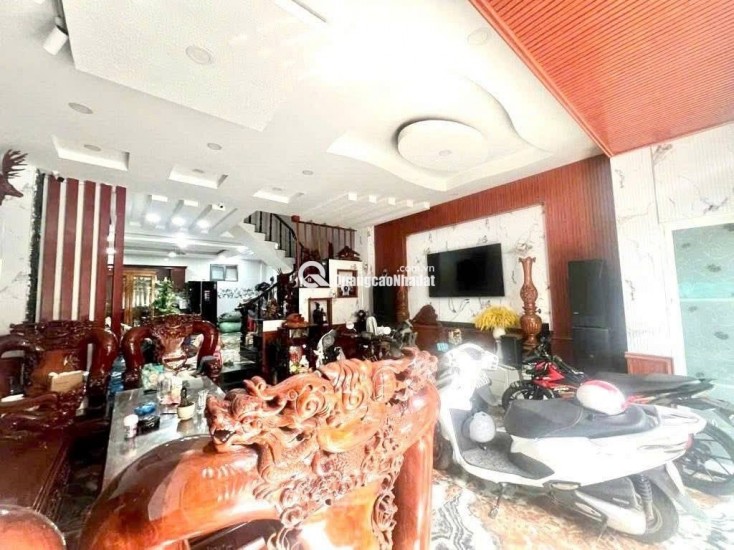 Ngay chợ Tân Hương, ngang 6m 5 tầng BTCT chỉ 11 tỷ