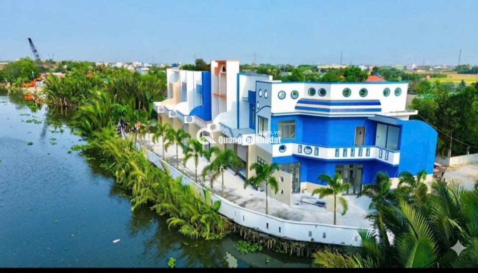 Nhà phố 2 tầng view sông, thiết kế hiện đại, giá chỉ 1.65 tỷ