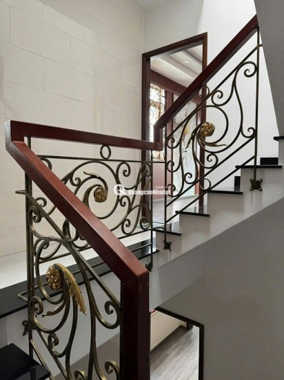 LÊN SÓNG NHÀ ĐẸP XE HƠI ĐẬU CỬA.