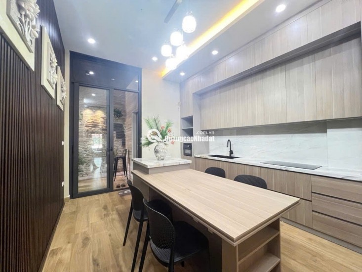 Nguyễn Văn Cừ , nhà đẹp ở ngay , full nội thất ,ngay sát cầu Chương Dương , 2 phút sang Phố Cổ , nhỉnh 11  

 SD - 56m²  dân xây chắc chắn -