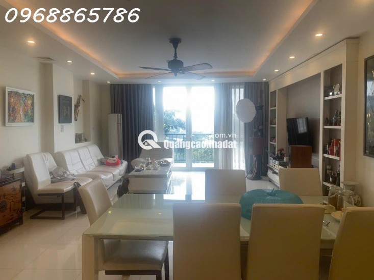 KHOẢNG LẶNG ĐẾ VƯƠNG BÊN BỜ HOÀNG CẦU DI SẢN