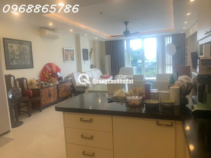 KHOẢNG LẶNG ĐẾ VƯƠNG BÊN BỜ HOÀNG CẦU DI SẢN