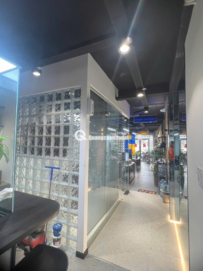 SANG MẶT BẰNG VĂN PHÒNG 80M2 ĐANG THUÊ Ở MẶT TIỀN ĐƯỜNG NGUYỄN CẢNH CHÂN Q1. LH:0765777099.