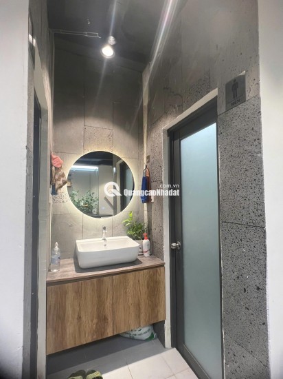 SANG MẶT BẰNG VĂN PHÒNG 80M2 ĐANG THUÊ Ở MẶT TIỀN ĐƯỜNG NGUYỄN CẢNH CHÂN Q1. LH:0765777099.