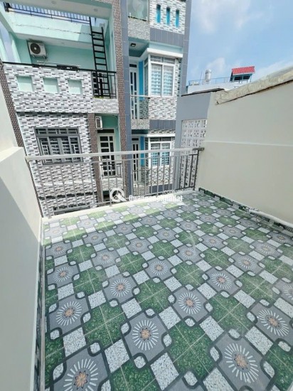 Nhà  Mới hèm 243 Hoàng Diệu quận 4,  nhà nằm cách 2 mặt tiền vĩnh khánh và đường số 41 vài trăm mét Giá nhỉnh 5 tỷ