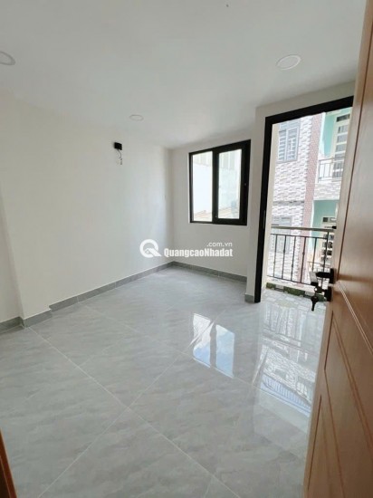 Nhà  Mới hèm 243 Hoàng Diệu quận 4,  nhà nằm cách 2 mặt tiền vĩnh khánh và đường số 41 vài trăm mét Giá nhỉnh 5 tỷ