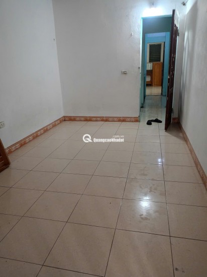 Cho thuê nhà ở 45m2 x 2 tầng khép kín tại ngõ 2 đại từ gần bến xe giáp bát Giá 5.5 triệu/tháng