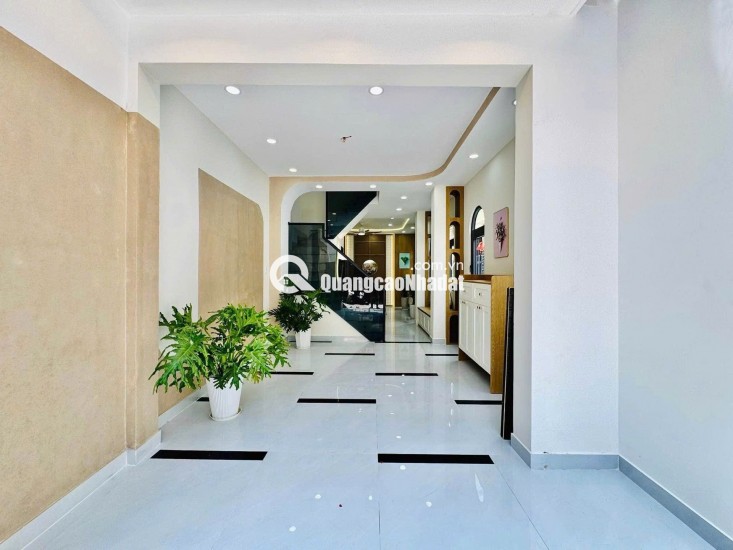 Nhà mới xây, nội thất sang trọng, chỉ cần xách vali vào ở