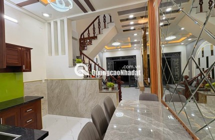 NHÀ ĐẸP-GIÁ TỐT NHÀ MỚI ĐẸP LUNG LINH 3 TẦNG-HẺM OTO 5m-HIỆP THÀNH-Q12- 5,x TỶ (x nhỏ xíu)