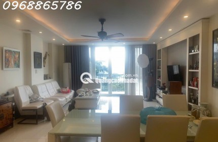 KHOẢNG LẶNG ĐẾ VƯƠNG BÊN BỜ HOÀNG CẦU DI SẢN