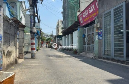 Kết cấu: 1 Trệt 2 lầu sân thượng, phòng khách, bếp, 5 phòng ngủ, 6 nhà vệ sinh, sân thượng trước.Hẻm xe hơi ngủ trong nhà.