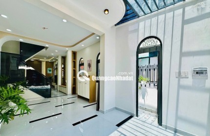 Nhà mới xây, nội thất sang trọng, chỉ cần xách vali vào ở