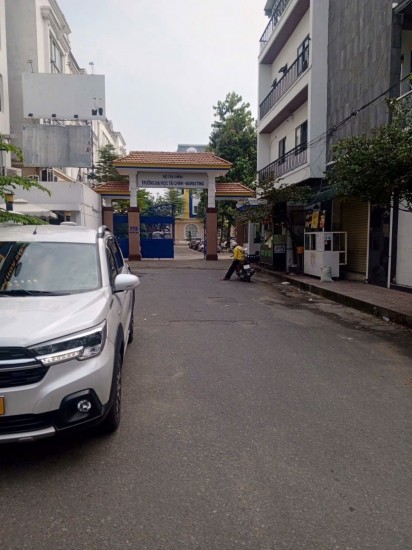 GÀ ĐẺ TRỨNG VÀNG PHÚ NHUẬN – CHDV 7 PHÒNG – HXH