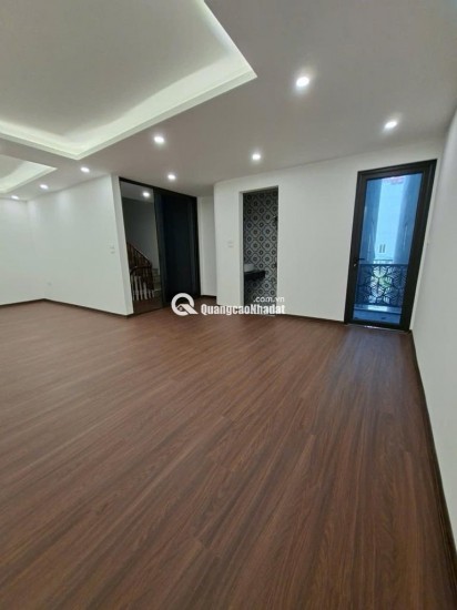 BÁN NHÀ - ĐỨC GIANG - VIỆT HƯNG - NHÀ 5 TẦNG DÂN XÂY CHẮC CHẮN - MẶT NGÕ Ô TÔ THÔNG - KINH DOANH TỐT - 30M - NHỈNH 7 TỶ