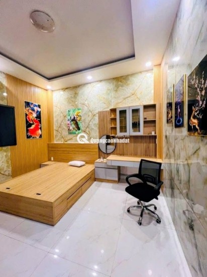 Nhà hẻm xe hơi- 5,6m nở hậu 7m x17m• 2 tầng 6pn