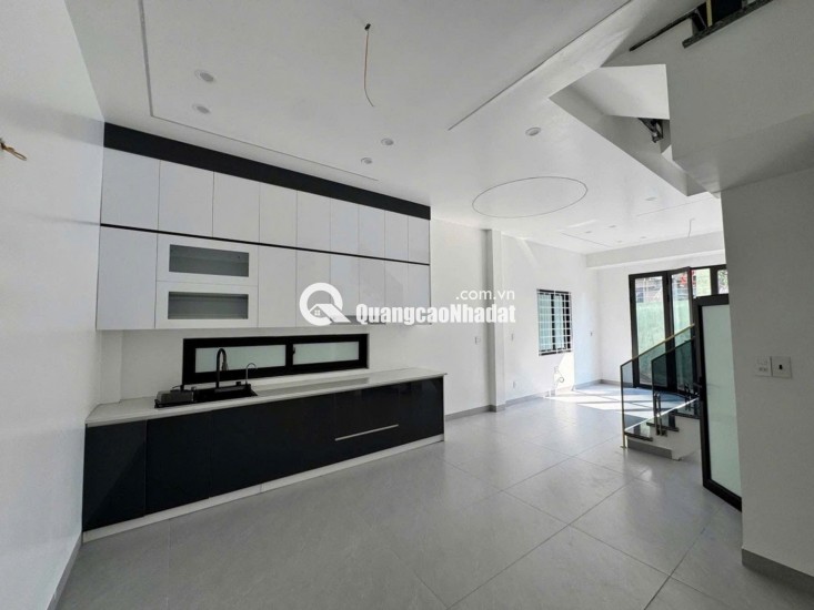Nhà xây mới khung cột 4 tầng tại phố Lê Lai,Hải Phòng - giá 3,6 tỷ