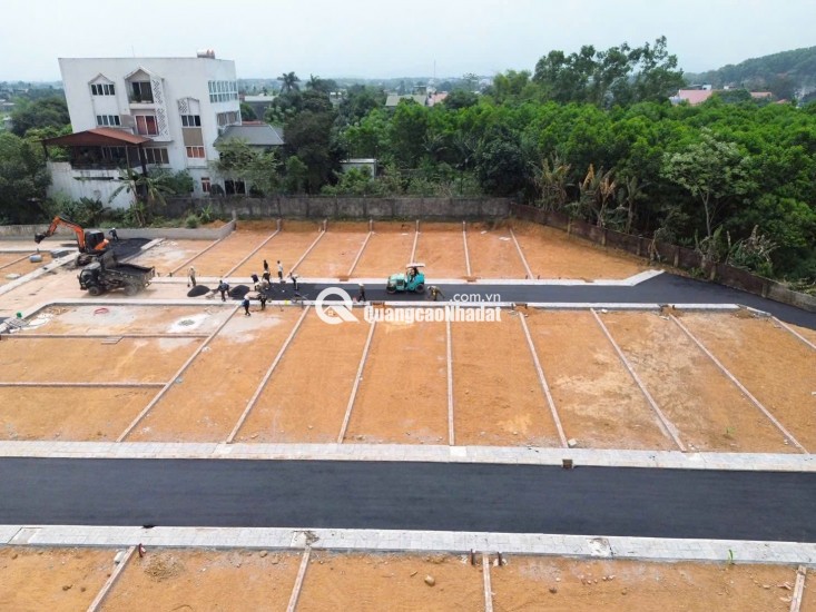 ĐHQG không phải là tiện ích, mà là nguồn tiền. Mỗi mùa nhập học là một làn sóng thuê trọ. Ai có đất gần đây là người thu tiền đều.
Không phải ngẫu