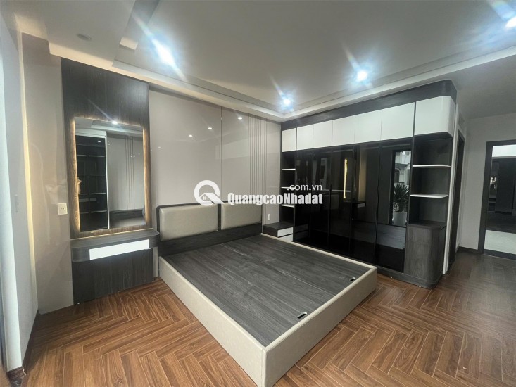 Siêu phẩm nhà đẹp mặt đường Đông Trà 5 tầng thang máy ô tô đỗ cửa kinhdoanh buôn bán tốt