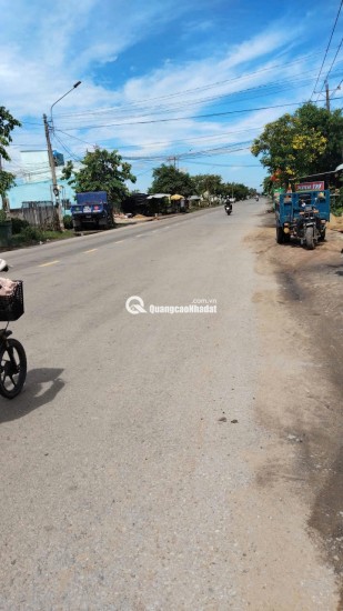 CC BÁN GẤP NHÀ C4, KHU ĐẤT ĐANG LÀM XƯỞNG CƠ KHÍ, GẦN 2500M2 SÁT MT835, CHỈ 14 TỶ. LH:0909327086.