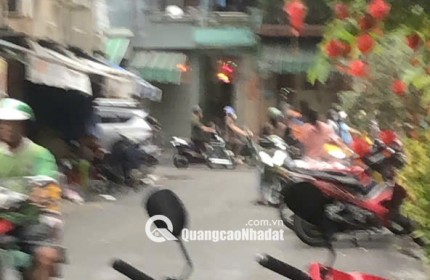 BÁN GẤP NHÀ BÀ HẠT Q10 GẦN ĐƯỜNG XE HƠI CÁCH VÀI BỨOC CHÂN. LH:0909304773