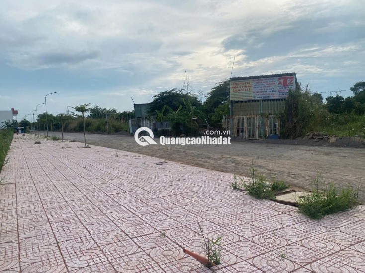 BÁN 500M ĐẤT TẠI CẦN THƠ, CÓ KHO SẲN BAO QUANH ĐẤT, MẶT TIỀN 27M, MẶT LỘ NHỰA 18M. LH:0798441899