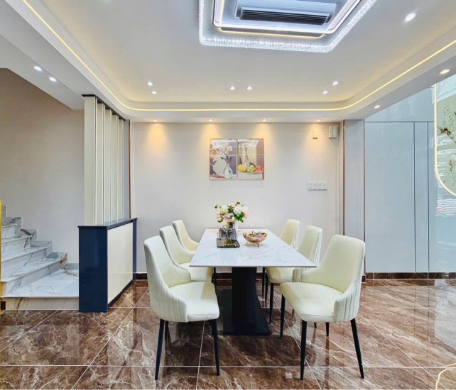SIÊU PHẨM NGAY PHƯỜNG 10(CŨ)-10PHÚT DI CHUYỂN ĐẾN SÂN BAY -NHÀ NỞ HẬU- 5 TẦNG BTCT- TẶNG FULL NỘI THẤT