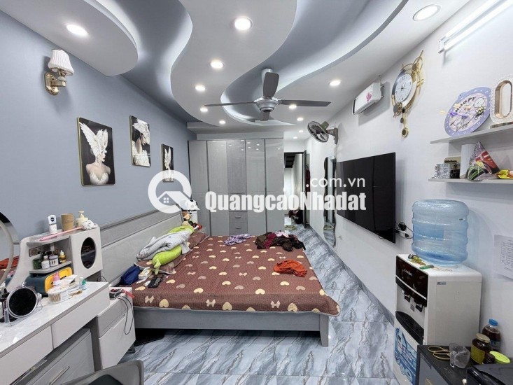 PHỐ NGUYÊN HỒNG - THANG MÁY XỊN - NGÕ THÔNG BA GÁC TRÁNH - NHÀ ĐẸP Ở LUÔN - SÂN CHƠI RỘNG - FULL TIỆN ÍCH. GIÁ NHỈNH 10 TỶ