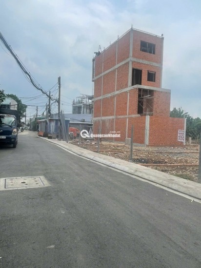 BÁN 2 LÔ ĐẤT MẶT TIỀN ĐƯỜNG NHỰA 12M TẶNG 2 MÓNG 4 TẤM CÓ SẴN