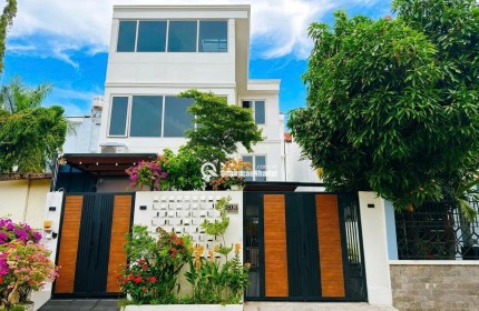 BIỆT THỰ SÂN VƯỜN KHU BỘ CÔNG AN Q7 - 3 TẦNG - 9X17M - 18,5 TỶ. LH:0904523367 (Phương Nhà Nhiều).
