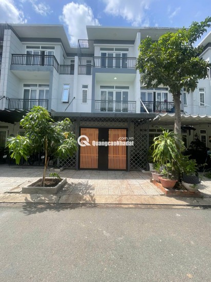 NHÀ SHR PHỐ 1 TRỆT 2 LẦU LIỀN KỀ VINHOMES HÓC MÔN