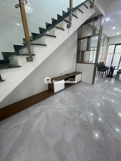 NHÀ SHR PHỐ 1 TRỆT 2 LẦU LIỀN KỀ VINHOMES HÓC MÔN