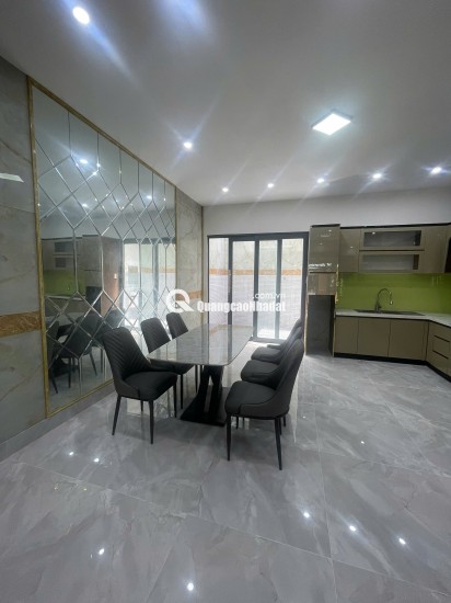 NHÀ SHR PHỐ 1 TRỆT 2 LẦU LIỀN KỀ VINHOMES HÓC MÔN