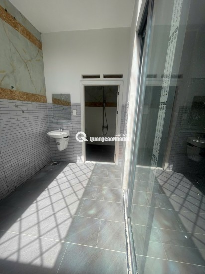 NHÀ SHR PHỐ 1 TRỆT 2 LẦU LIỀN KỀ VINHOMES HÓC MÔN