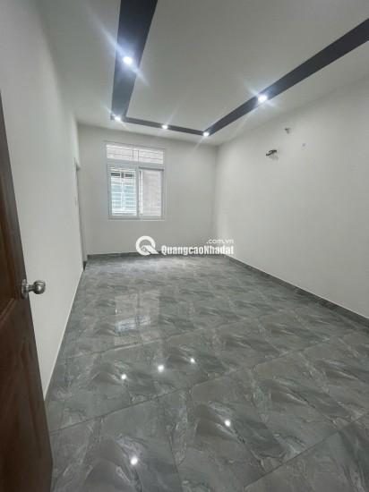NHÀ SHR PHỐ 1 TRỆT 2 LẦU LIỀN KỀ VINHOMES HÓC MÔN