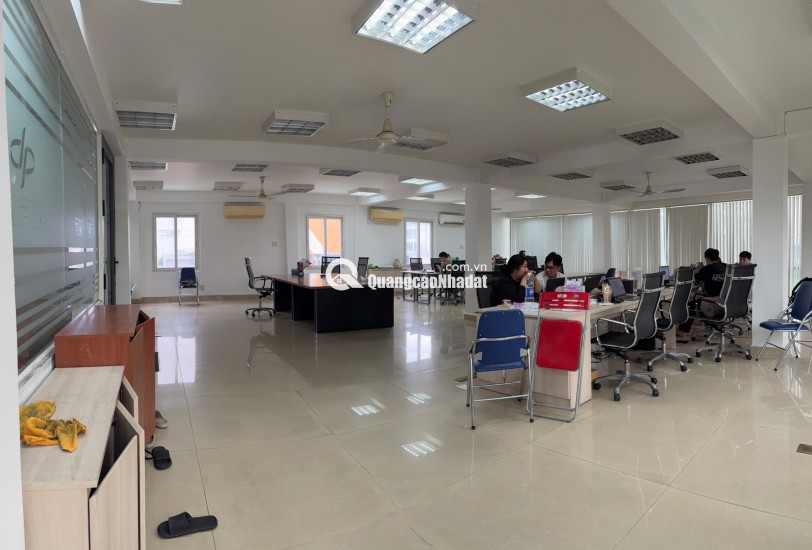Chỉ còn 1 sàn duy nhất! Cho thuê văn phòng góc 2 mặt tiền ,view siêu đẹp tại Tân Bình