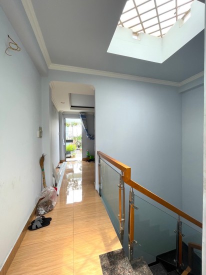 NHÀ ĐẸP KIÊN CỐ - XE HƠI NGỦ TRONG NHÀ -KHU DÂN CƯ AN SƯƠNG