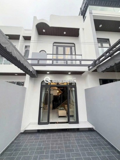  CHỐT NGAY CĂN NHÀ 1 TRỆT 1 LẦU 3PN-2WC SÂN RỘNG RÃI , GIÁ CỰC MỀM CHỈ CÓ TẠI THỦ DẦU MỘT