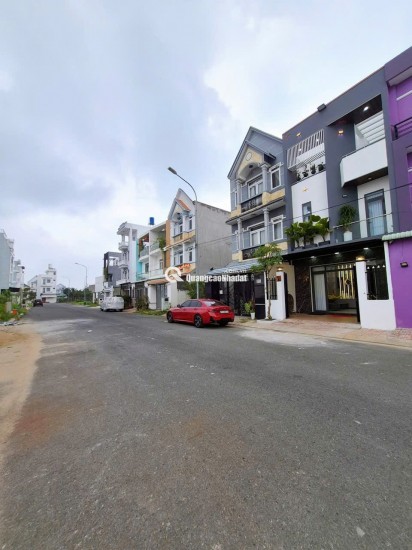 BÁN NHÀ KĐT 5 SAO CÁCH CHỢ BÌNH CHÁNH CHỈ 2KM (5,5 X 15) CHỈ 4.5 TỶ. LH:0908815596