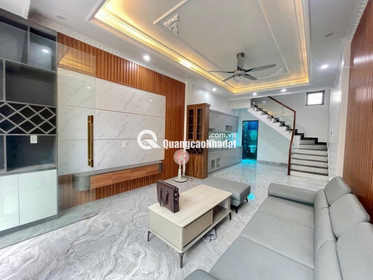 NHÀ CỰC ĐẸP GẦN NGÃ 3 SỞ DẦU Ô TÔ ĐỖ CỬA