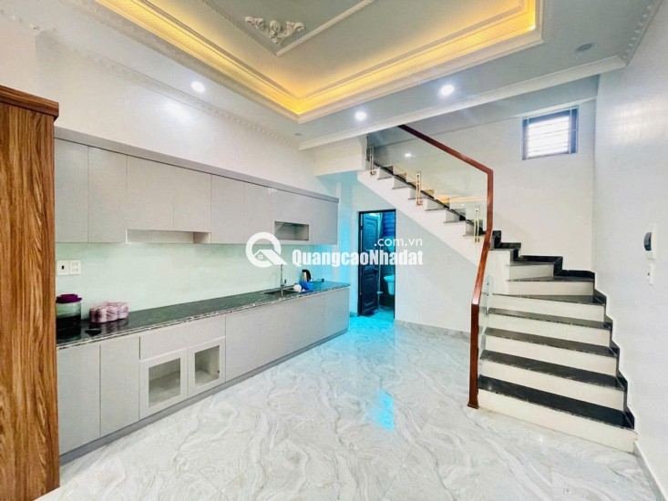 NHÀ CỰC ĐẸP GẦN NGÃ 3 SỞ DẦU Ô TÔ ĐỖ CỬA