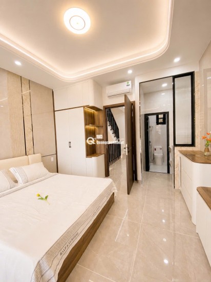 NHÀ ĐẸP BÌNH TÂN 5 TẦNG ĐẸP - HẺM XE TẢI - FULL NỘI THẤT