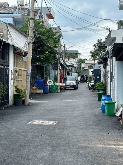 7 tỷ 2 - 100m ngang hơn 8m nhà 3 tầng kiên cố sát Vạn Phúc City - HẺM XE HƠI TỚI CỬA