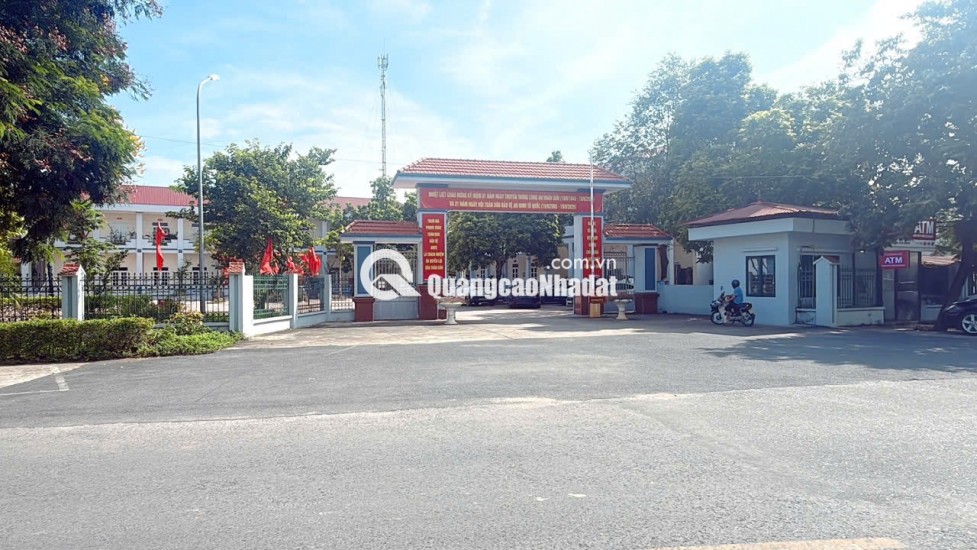 VỊ TRÍ VÀNG -ĐẤT KINH DOANH MẶT ĐƯỜNG NHỰA  ,NGHỈ DƯỠNG ,KHO XƯỞNG XE CÔNG TRÁNH ,VỊ TRÍ ĐẤT ĐỐI DIỆN CỔNG TRƯỜNG HỌC CẤP 1 THANH SƠN ,MUA ĐẦU TƯ