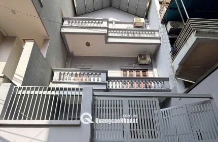 CHO THUÊ NHÀ 3 TẦNG - Ô TÔ ĐỖ SÂN tại PHÚ THƯỢNG, TÂY HỒ, HÀ NỘI- GIÁ 15TR/ THÁNG